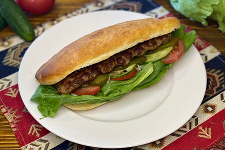 Люля-кебаб из баранины в лепешке