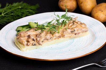 Бефстроганов с картофельным пюре