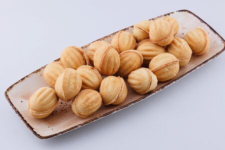 Орешки с вареной сгущенкой