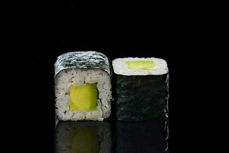 Ролл с авокадо