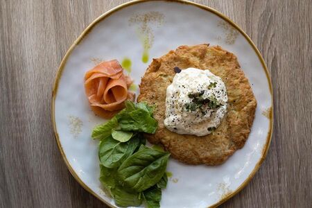 Картофельный драник с лососем