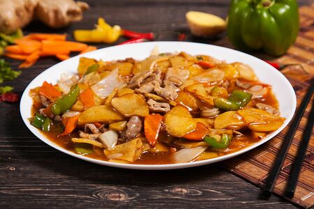 Свинина тушенная с картофелем