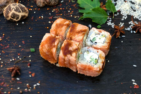 Опаленный лосось с морской солью