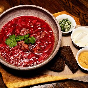 Борщ со сметаной, горчицей и смальцем