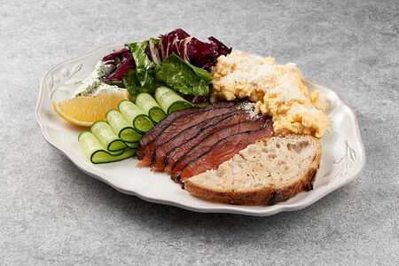 Большой завтрак с пастрами из лосося