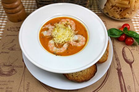 Крем-суп из тыквы с тигровыми креветками