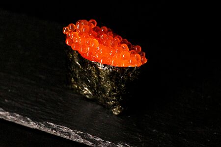 Суши с икрой