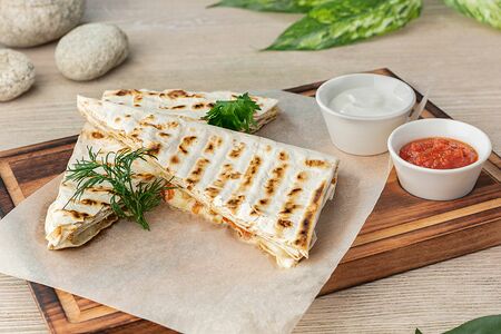 Ачма с томатами и брынзой