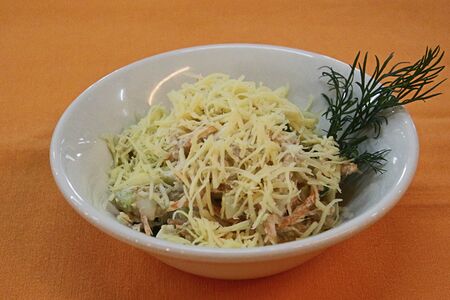 Салат с тунцом