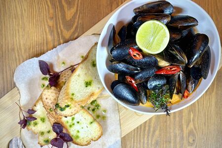 Мидии с соусом том ям