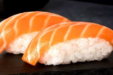 Нигири с лососем