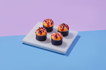 Запеченный ролл Угорь и Лосось 1/2