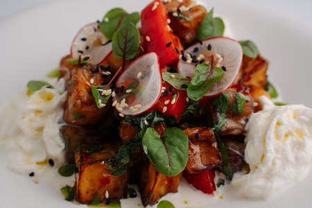 Салат с хрустящими баклажанами