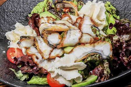 Салат с угрём