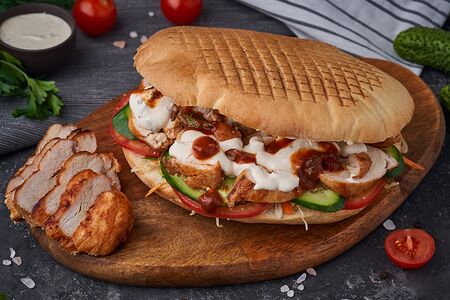 Шаверма в пите с шашлыком из курицы