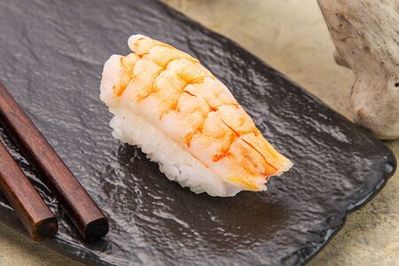 Суши с креветкой