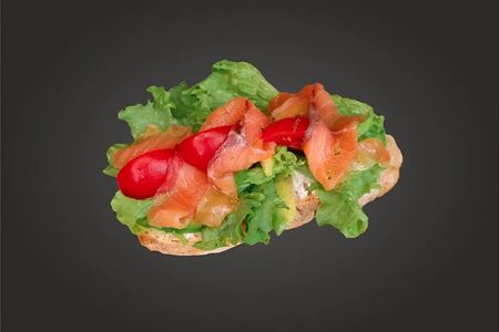 Брускетта с лососем и авокадо