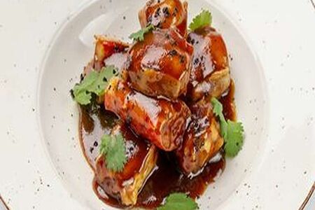 Фаланги камчатского краба в перечном соусе