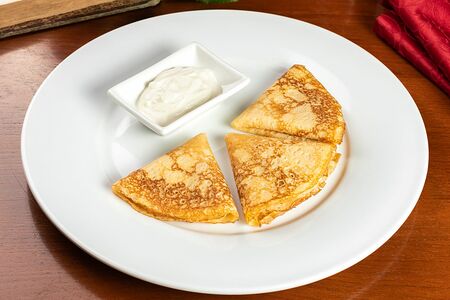 Блины со сметаной