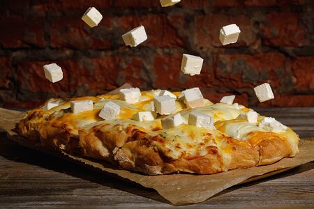 Римская пицца Четыре сыра