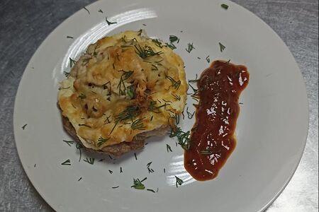 Мясо по-французски