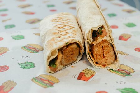 Люля-кебаб из говядины в лаваше