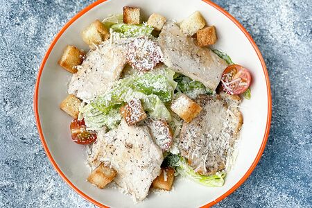 Салат Цезарь с курицей