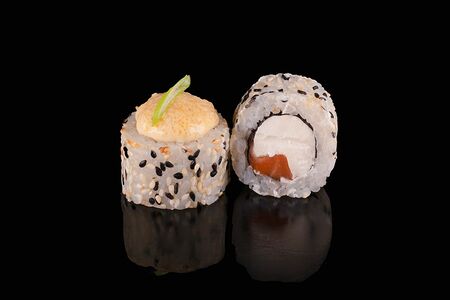 Запеченный ролл с лососем