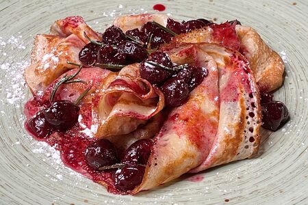 Блинчики с вишней и розмарином