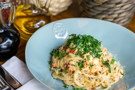 Спагетти с камчатским крабом в сливочном соусе