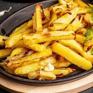 Картофель, жаренный с луком и чесноком