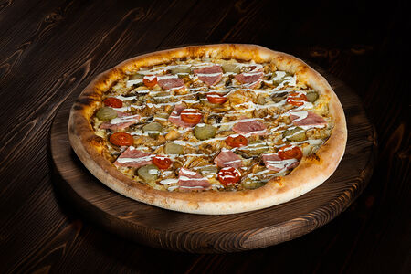 Пицца с ветчиной и грибами