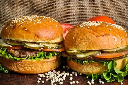 Бургер с говяжьей котлетой