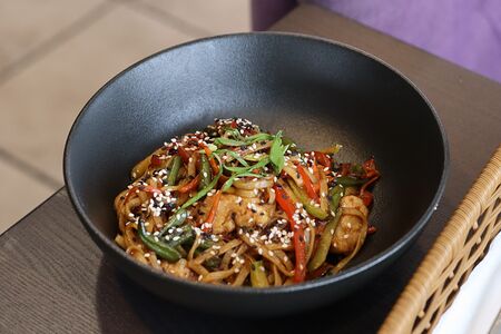 Вок с курицей