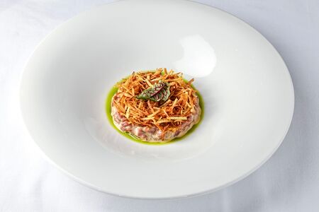 Тартар из говядины с картофелем и майо