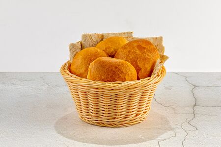 Хлеб (лаваш армянский, булочки пшеничные)