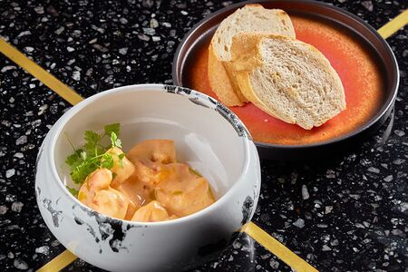 Креветки с чиабаттой в соусе пармезан