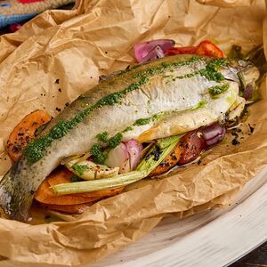 Запеченная форель с овощами