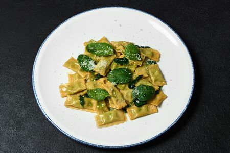 Аньолотти дель плин со шпинатом и рикоттой