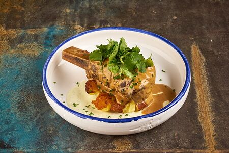 Томлёная говядина на кости