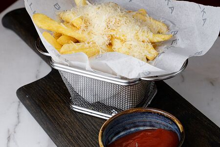 Картофель фри с пармезаном