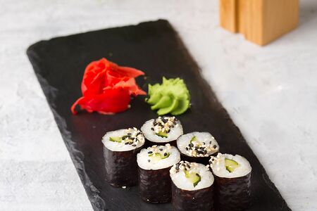 Ролл с огурцом