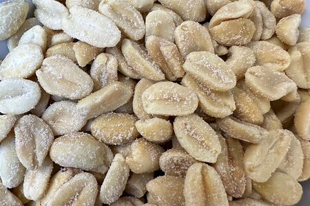 Арахис жаренный с солью