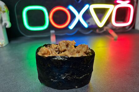 Гункан с курицей спайси