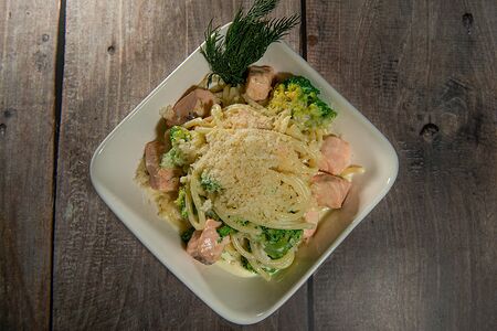 Паста с лососем и брокколи