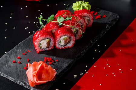 Ролл Калифорния с лососем