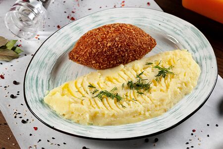 Котлета по-киевски с картофельным пюре