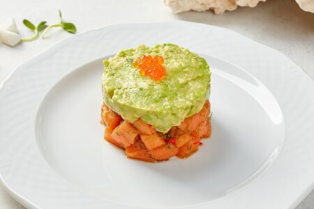 Тартар из семги с авокадо