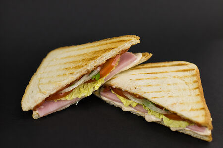 Сэндвич с ветчиной и сыром