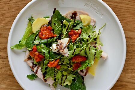 Салат с индейкой, фетой и картофелем